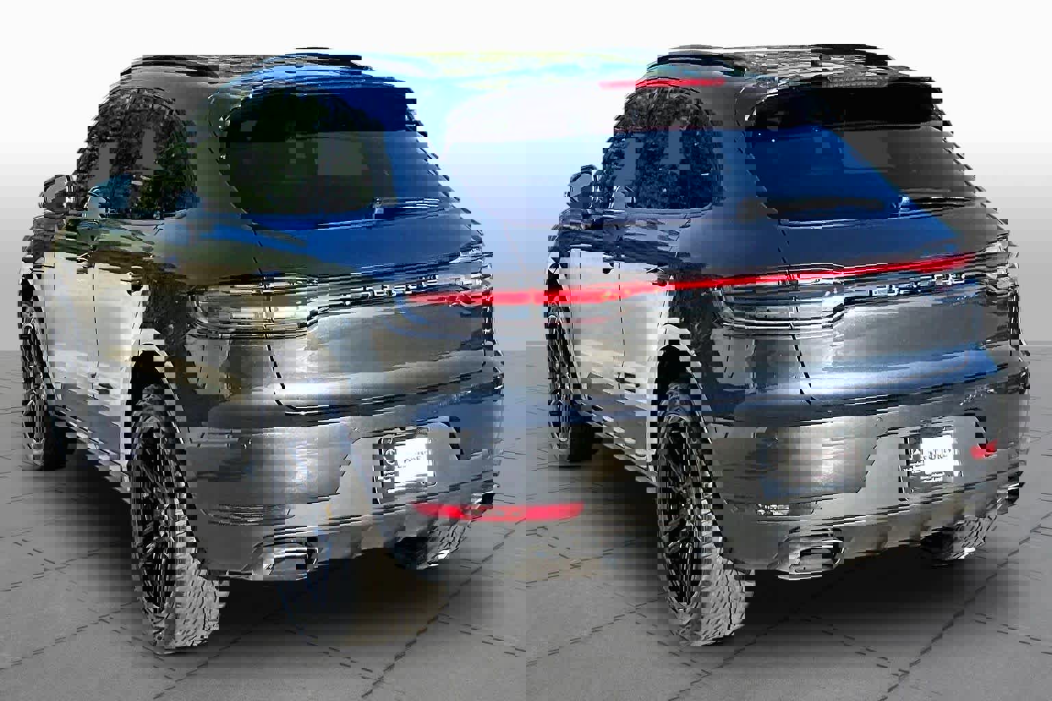 Used 2021 Porsche Macan image 11