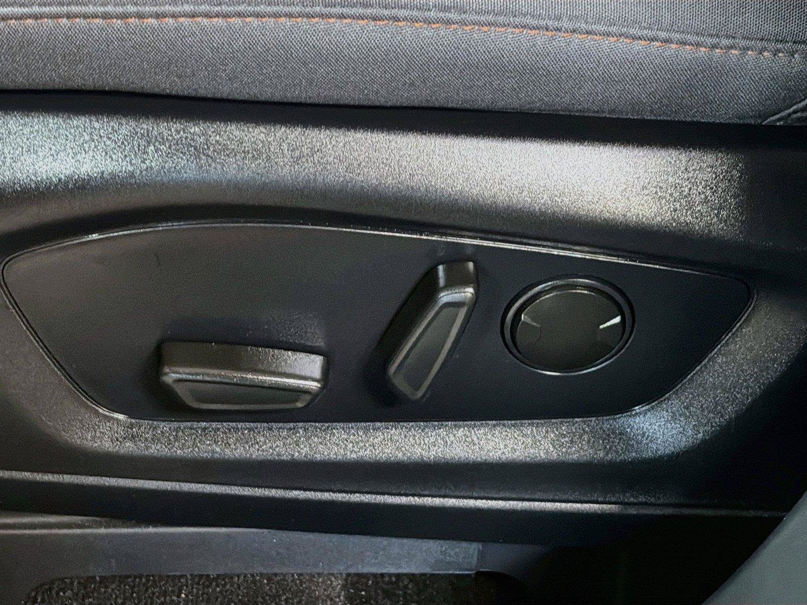 Used 2025 Ford Explorer Active AWD/4WD image 20