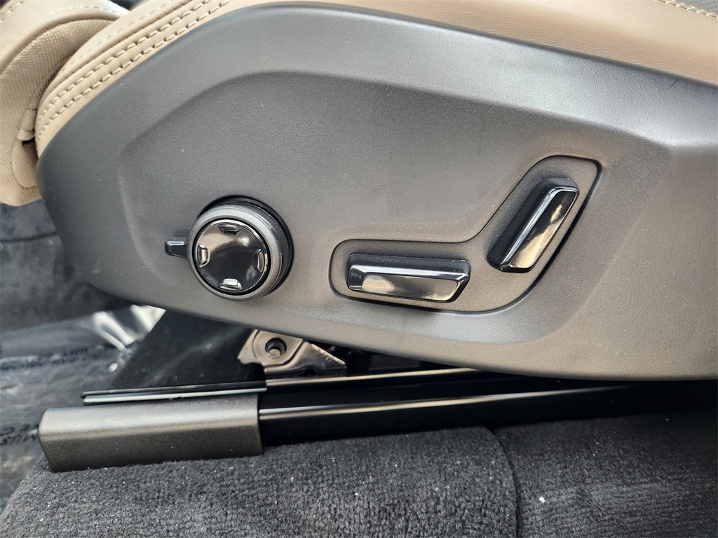 New 2026 Volvo XC90 B6 Ultra w/ Protection Package image 8