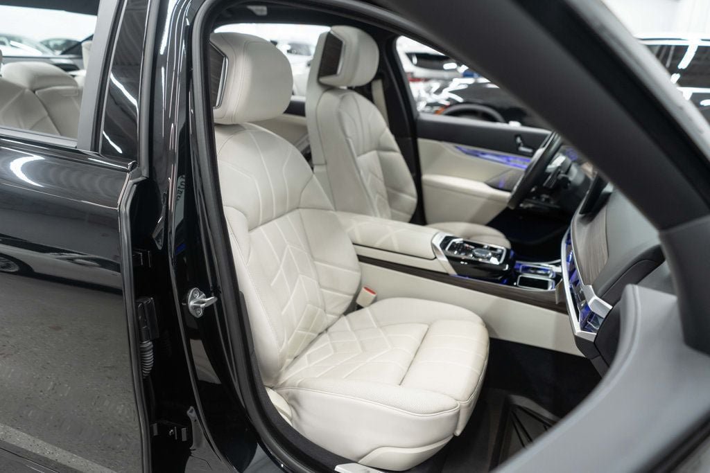 Used 2023 BMW 760i xDrive w/ Executive Package AWD/4WD image 9