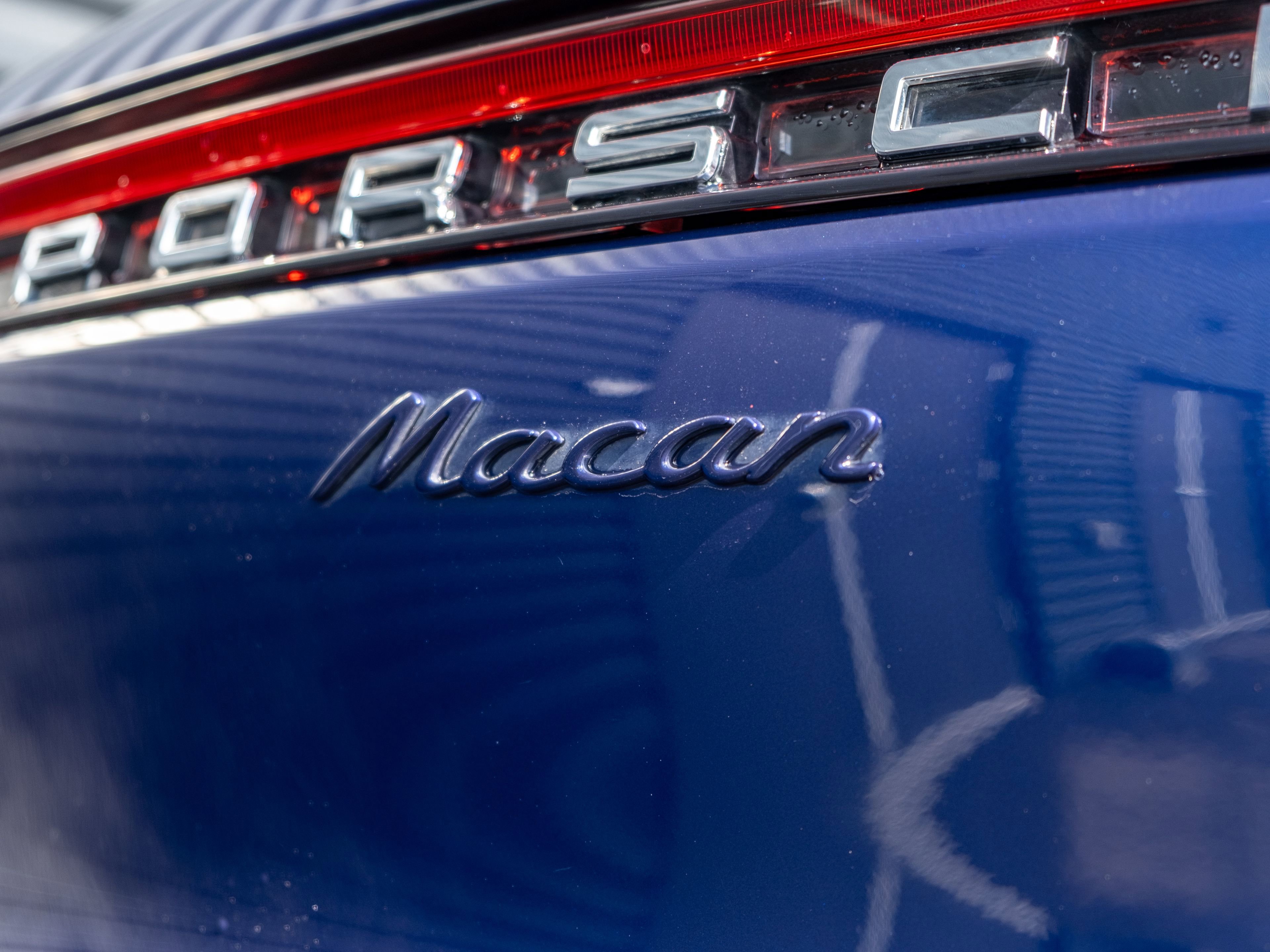 Certified 2023 Porsche Macan AWD/4WD image 40