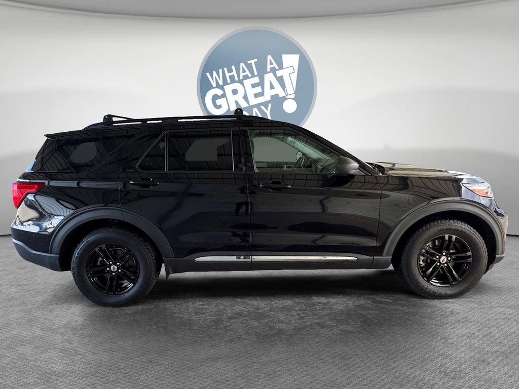 Used 2022 Ford Explorer XLT w/ Equipment Group 202A image 2