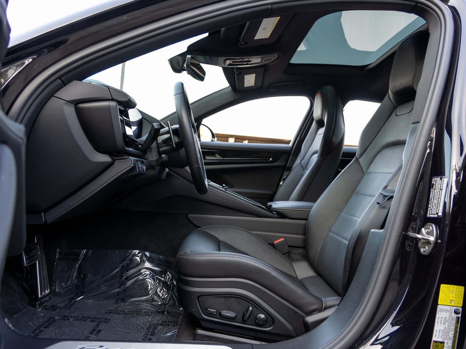 Used 2024 Porsche Panamera 4 image 25