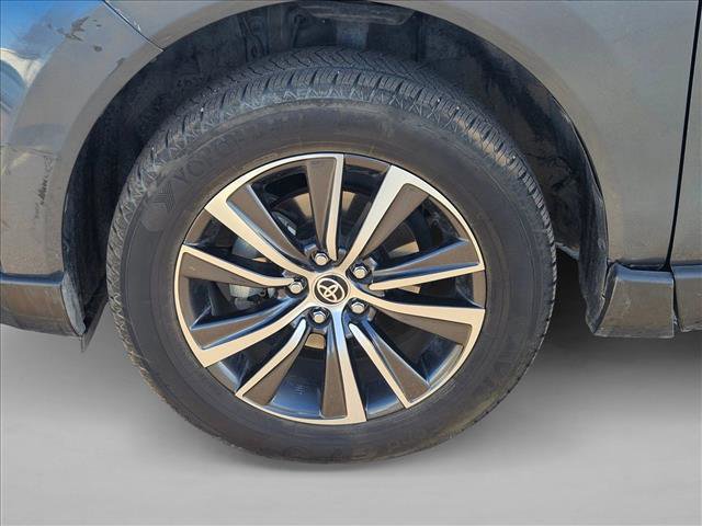 Used 2022 Toyota Venza LE image 22