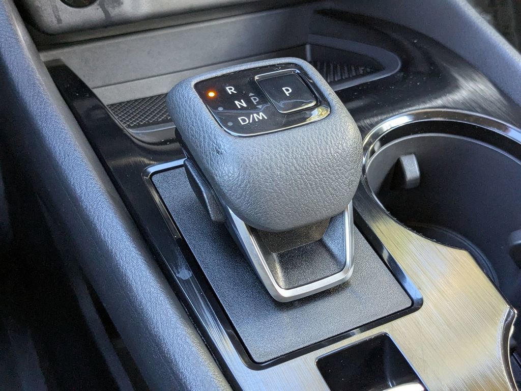 Used 2025 Nissan Rogue SV w/ SV Premium Package image 21