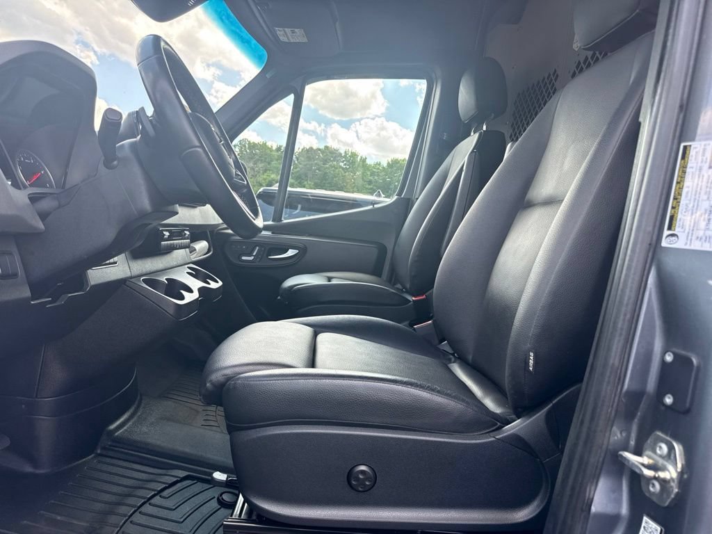 Used 2023 Mercedes-Benz Sprinter 2500 image 3