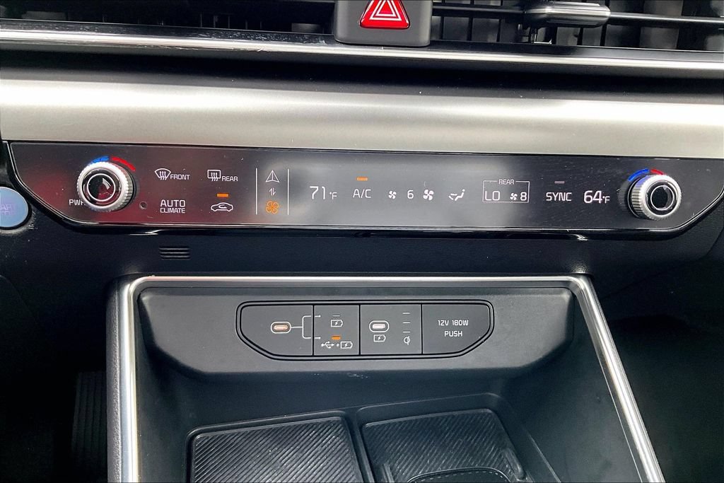 Used 2025 Kia Carnival SX w/ SX Dark Edition Package FWD image 16