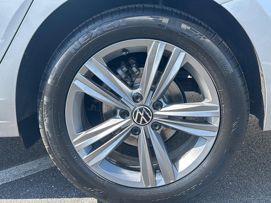 Used 2024 Volkswagen Jetta SE image 9