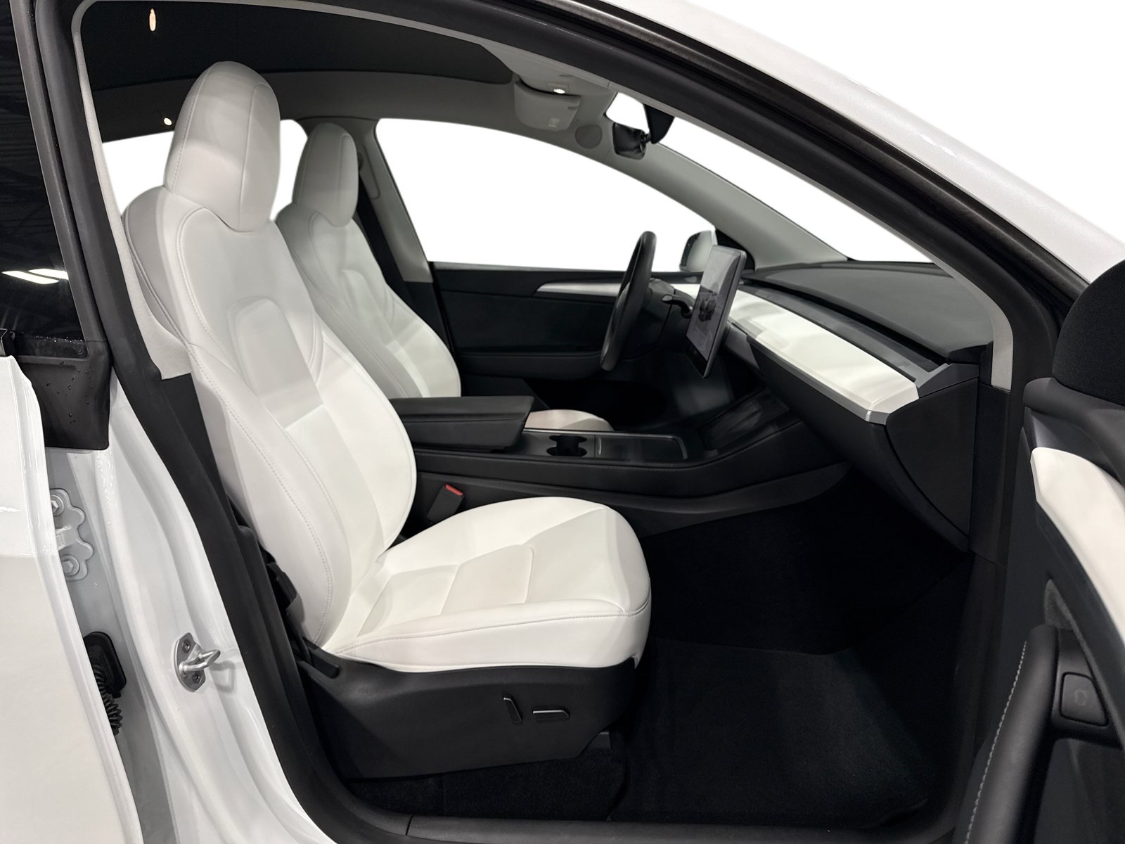 Certified 2023 Tesla Model Y Long Range AWD/4WD image 13