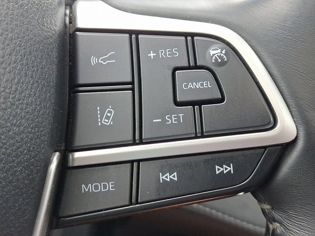 Used 2022 Toyota Highlander XLE AWD/4WD image 23