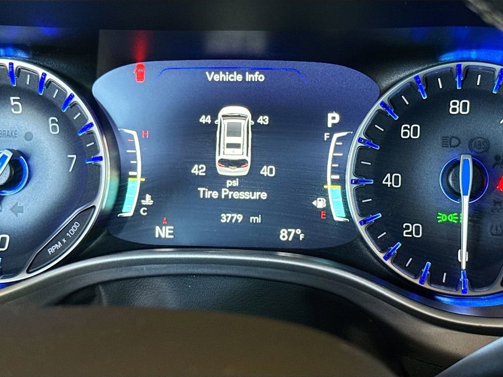 Used 2026 Chrysler Pacifica Select image 13