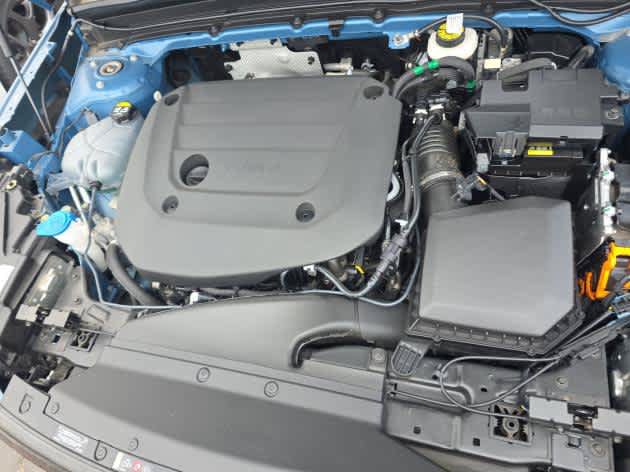 Certified 2025 Volvo XC40 B5 Plus AWD/4WD image 9