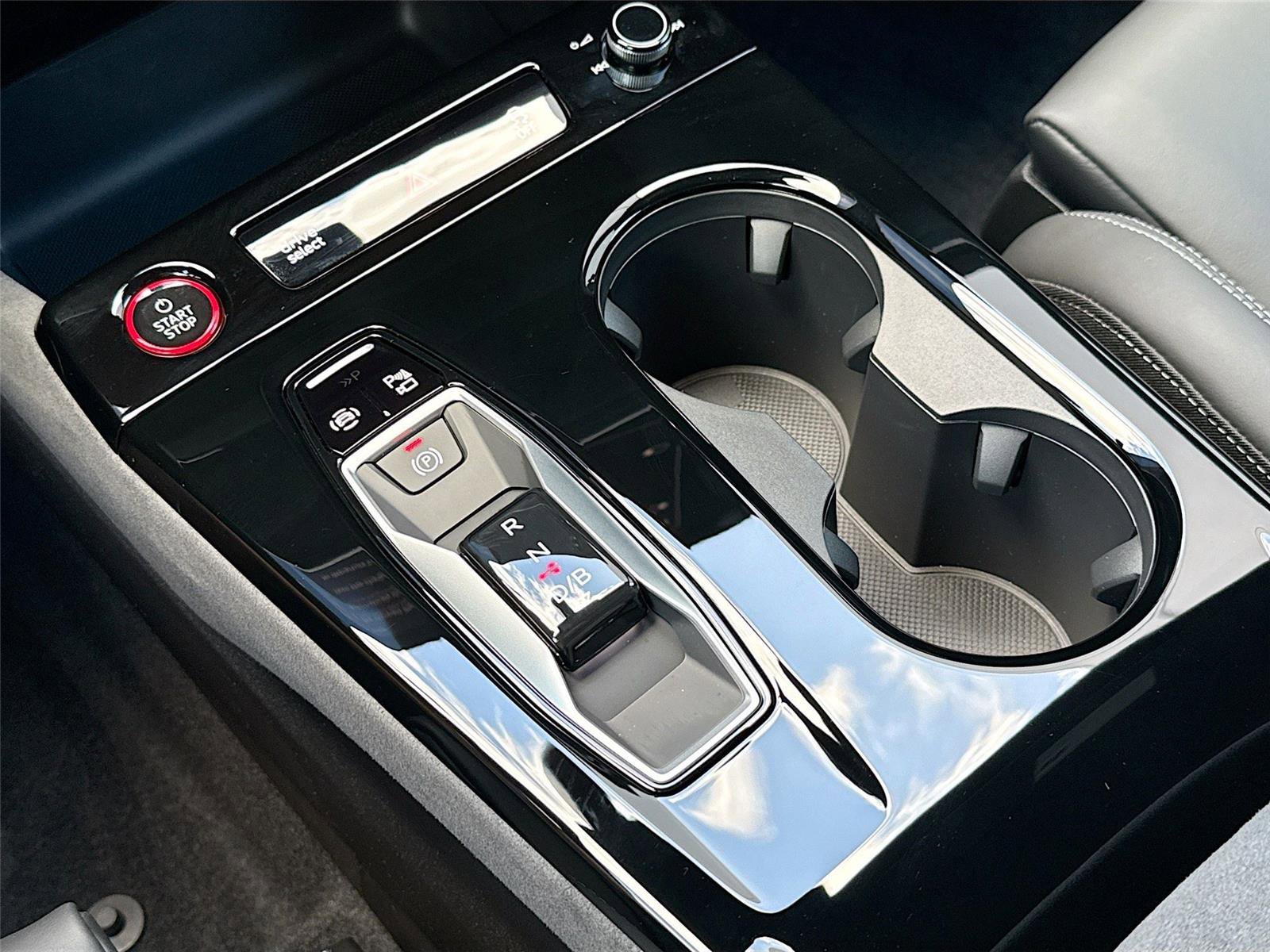 New 2025 Audi SQ6 e-tron Premium Plus image 17