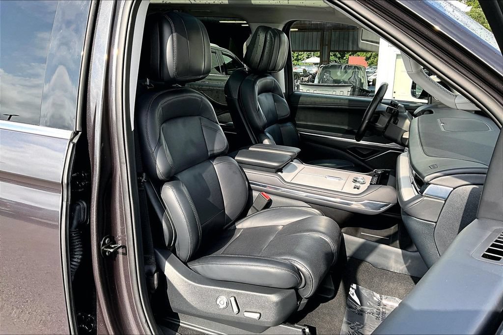 Used 2025 Lincoln Navigator Reserve AWD/4WD image 32