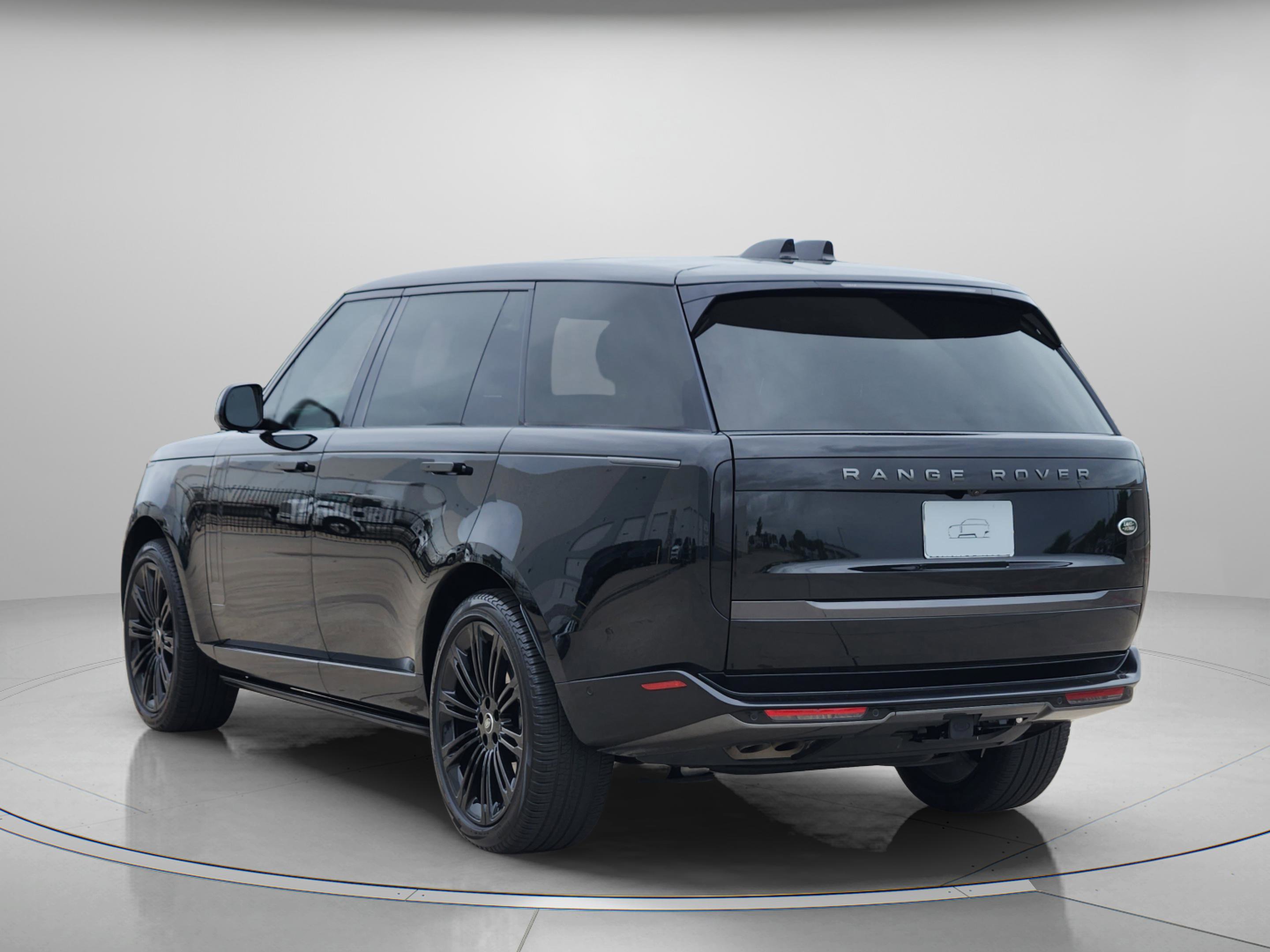 Used 2023 Land Rover Range Rover Long Wheelbase SE AWD/4WD image 3