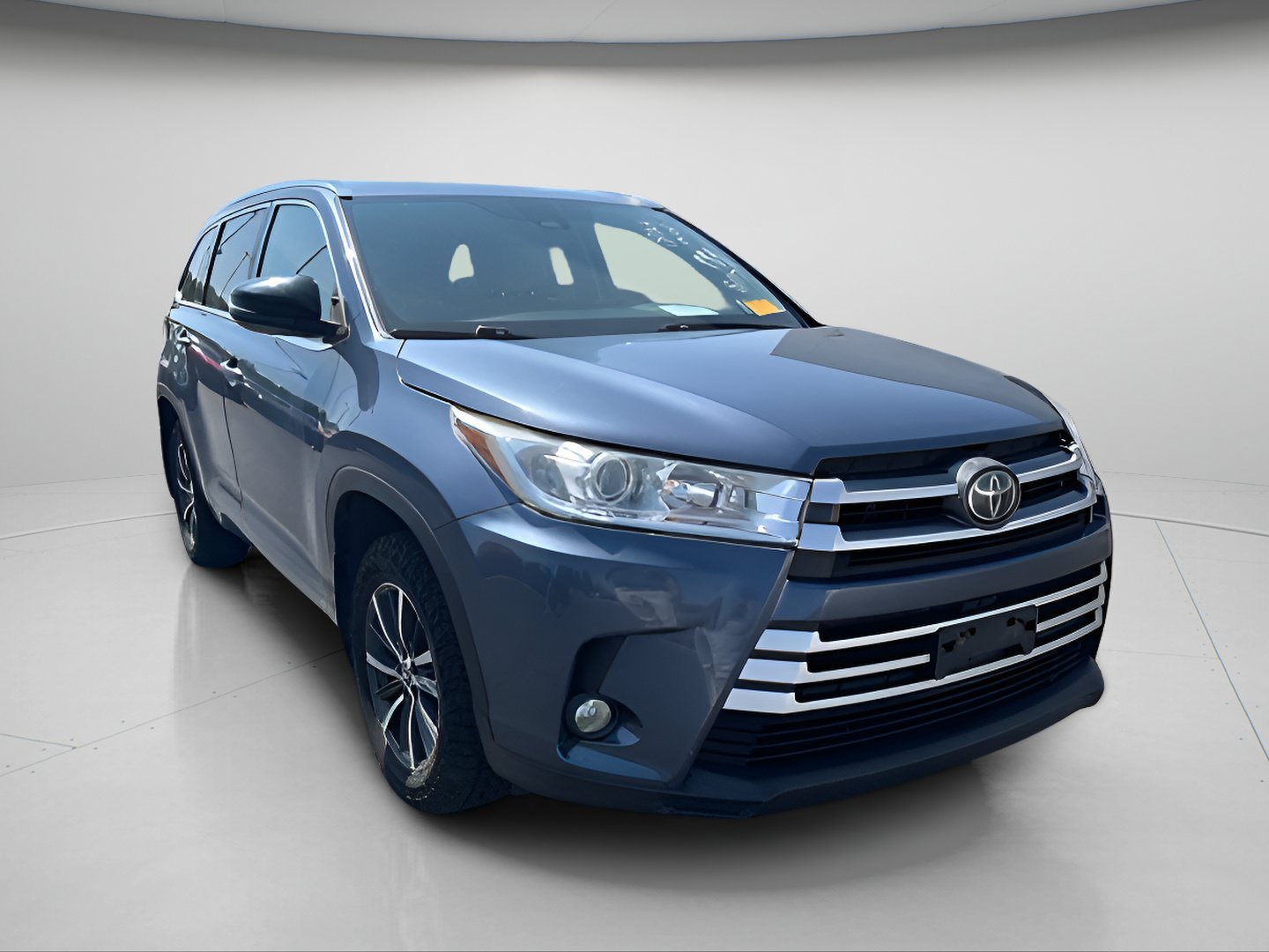 Used 2017 Toyota Highlander XLE AWD/4WD image 2