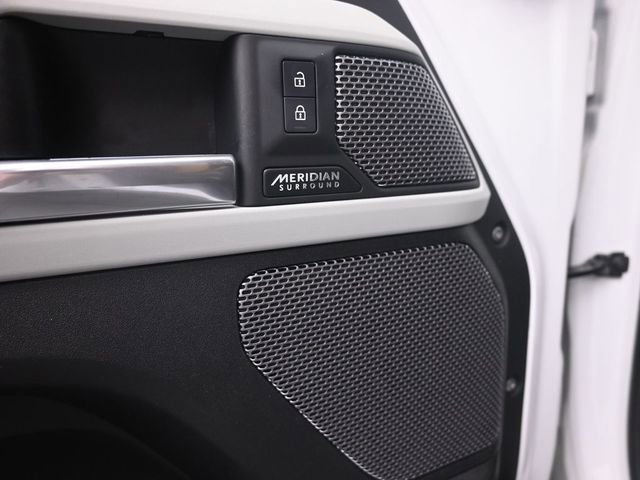Used 2024 Land Rover Defender 110 X-Dynamic SE image 12