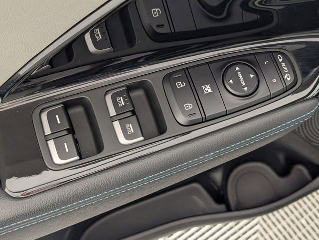 Used 2019 Kia Niro EX image 2