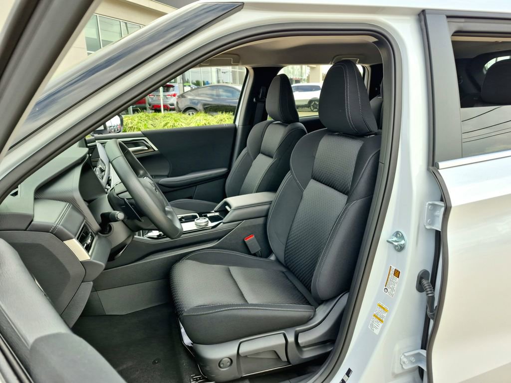 New 2026 Mitsubishi Outlander ES image 10