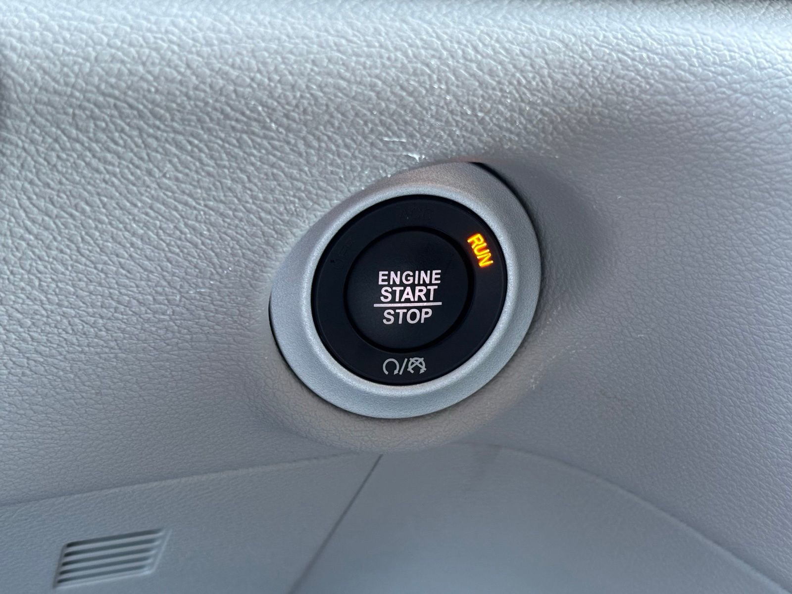 Used 2024 Chrysler Pacifica Touring-L image 21