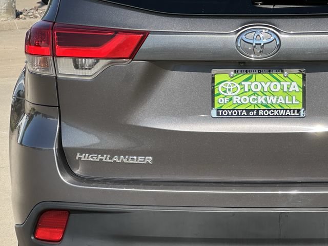 Used 2017 Toyota Highlander LE FWD image 5