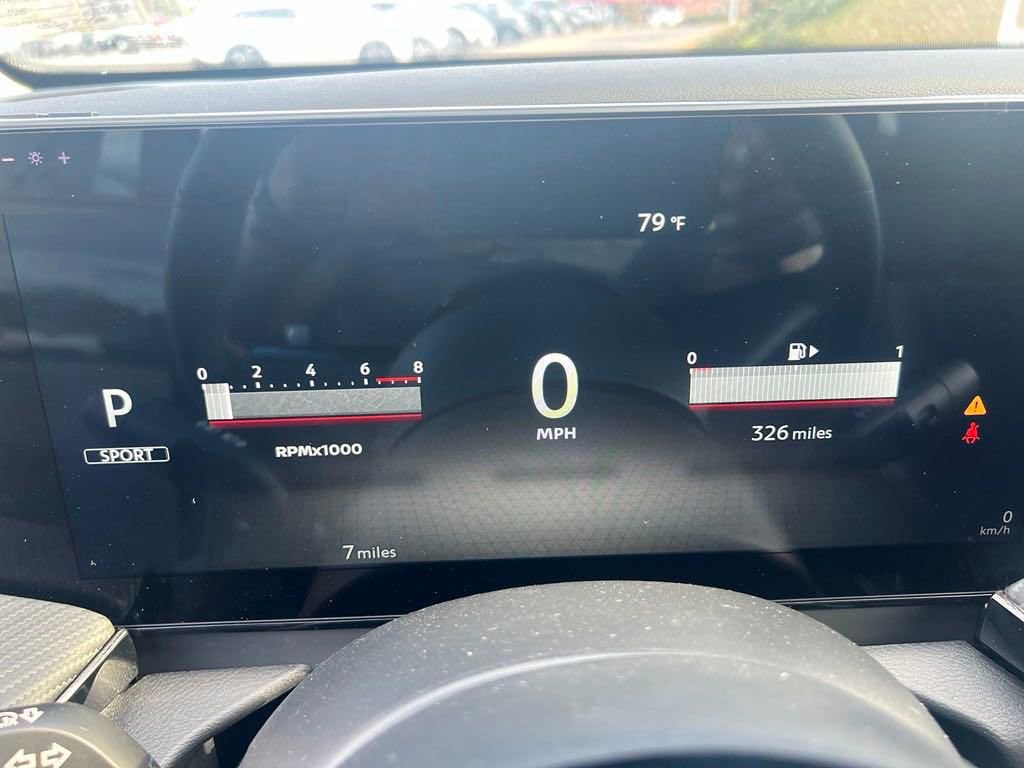 Used 2025 Nissan Kicks SR image 17