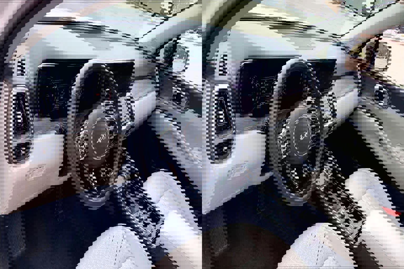 Used 2022 Kia Sorento EX w/ Panoramic Sunroof Package image 17