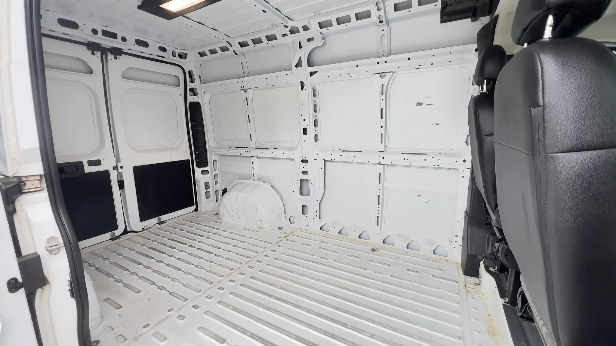 Used 2025 RAM ProMaster 2500 w/ Convenience Group FWD image 16