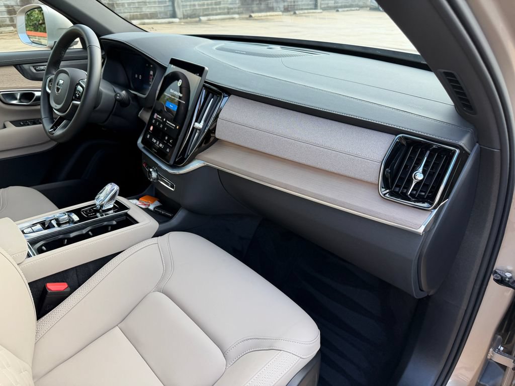 Certified 2025 Volvo XC90 T8 Plus w/ Protection Package Premier AWD/4WD image 21