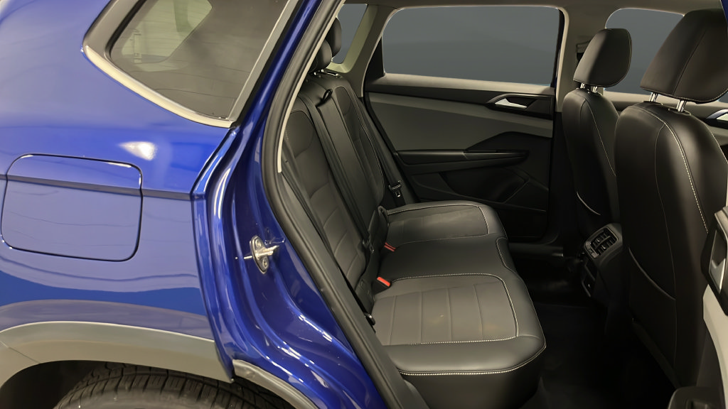Used 2022 Volkswagen Taos SE w/ Panoramic Sunroof Package FWD image 25