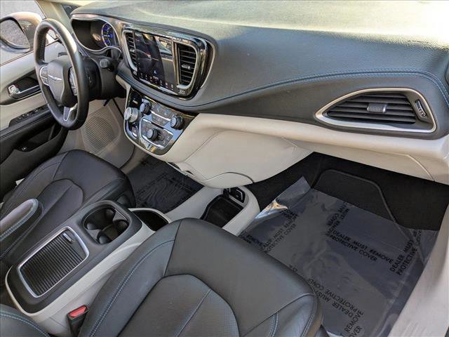 Used 2021 Chrysler Pacifica Touring-L image 21