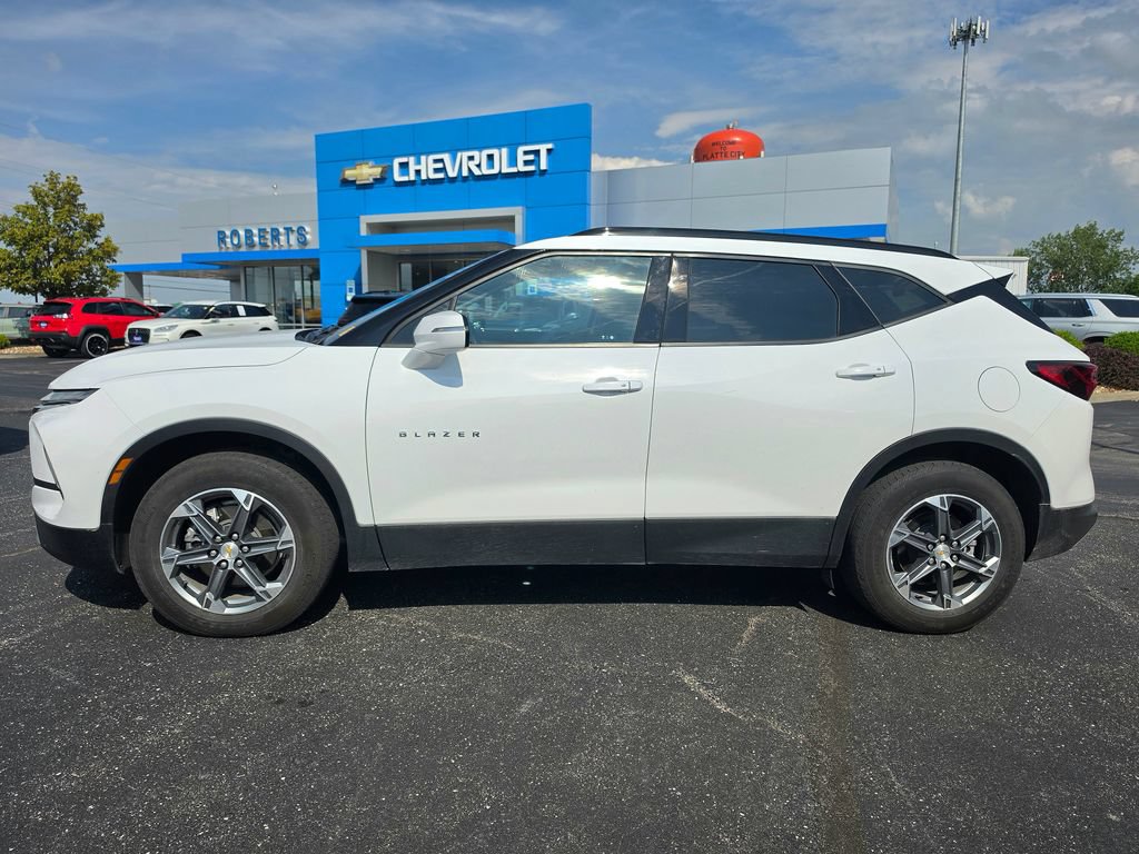 Used 2023 Chevrolet Blazer LT AWD/4WD image 3