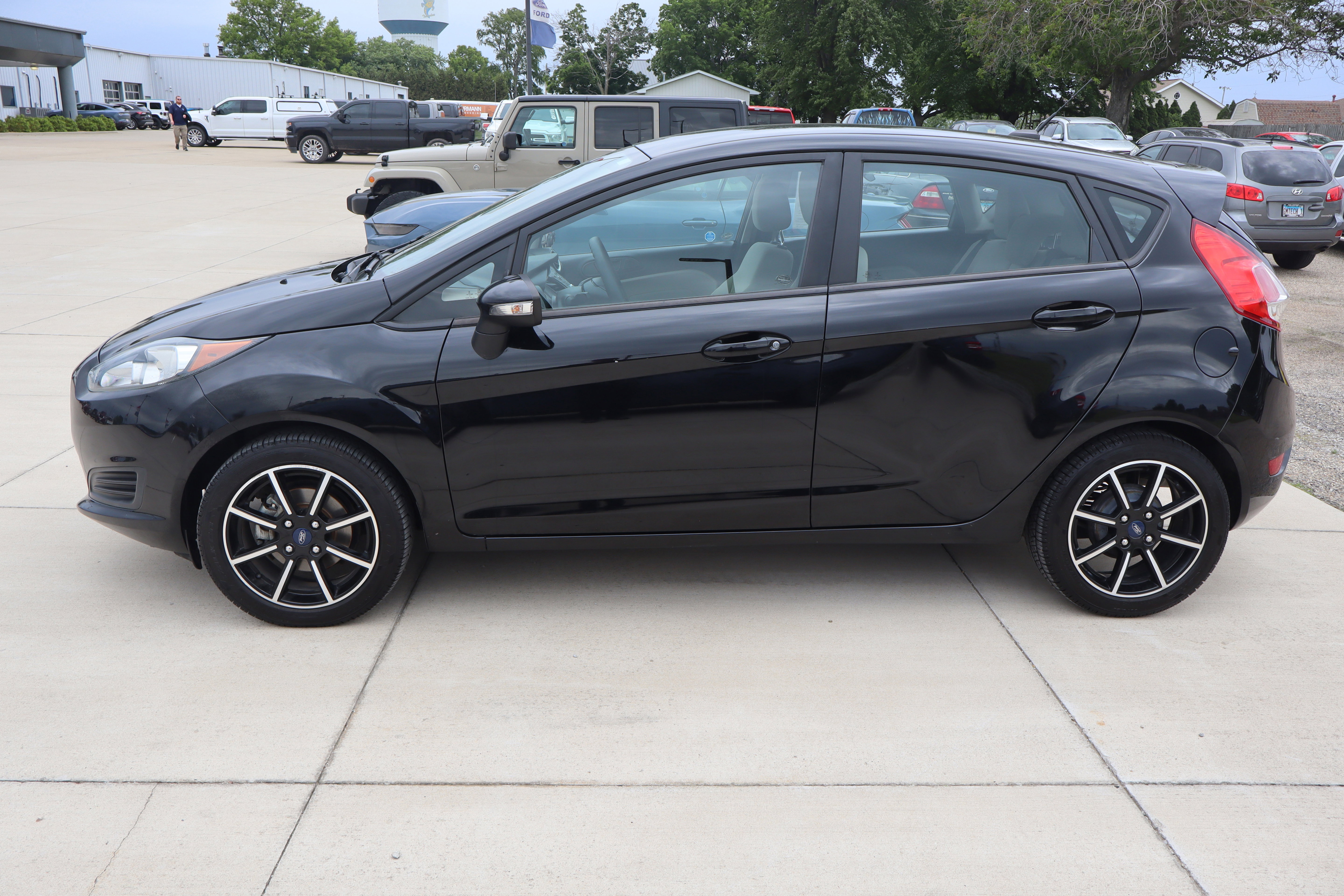 Used 2018 Ford Fiesta SE w/ Cold Weather Package FWD image 8
