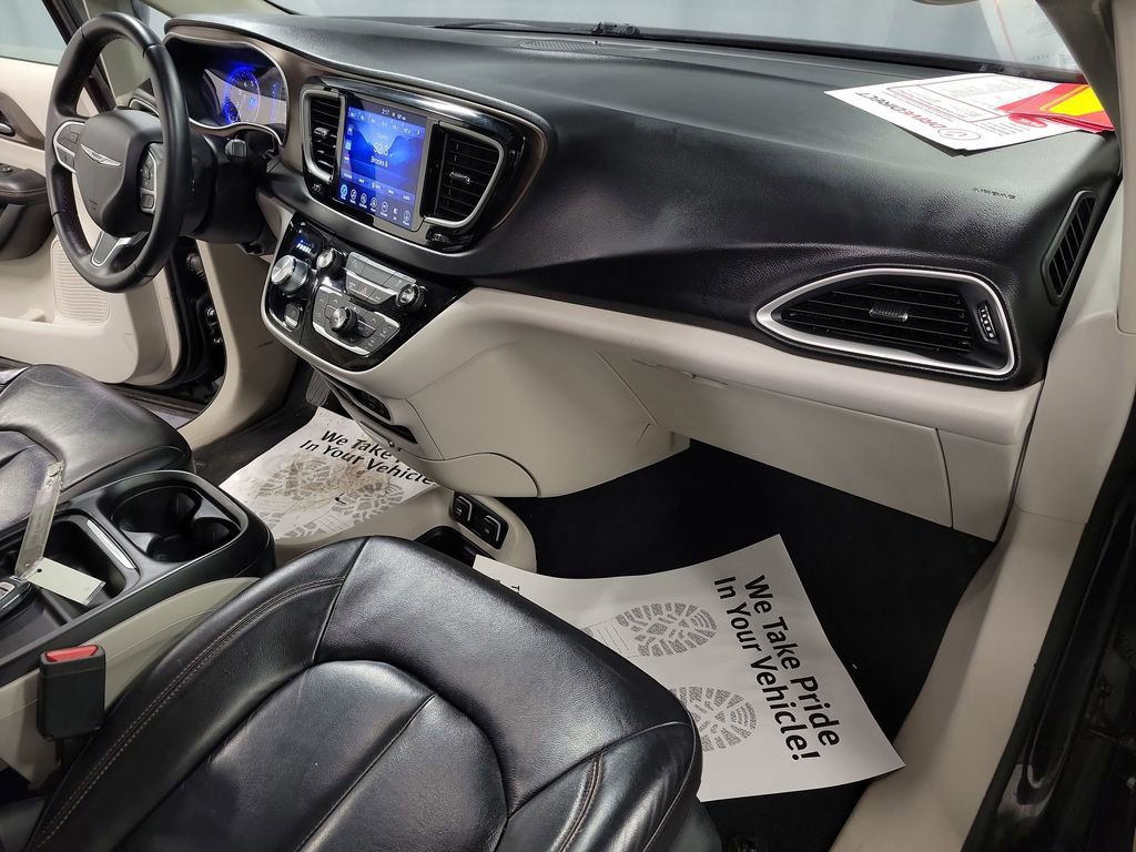 Used 2017 Chrysler Pacifica Touring-L w/ Tire & Wheel Group image 26