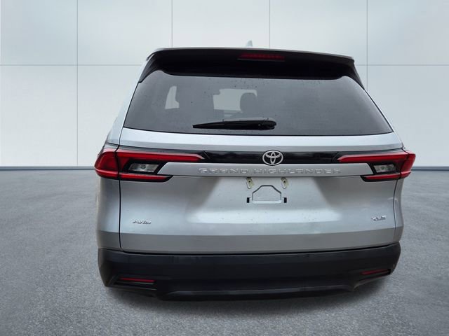 Used 2025 Toyota Grand Highlander AWD image 6
