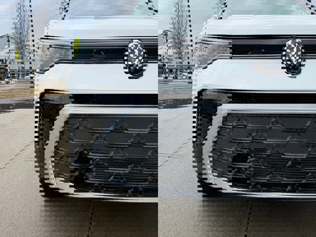 New 2026 Volkswagen Taos SE image 5