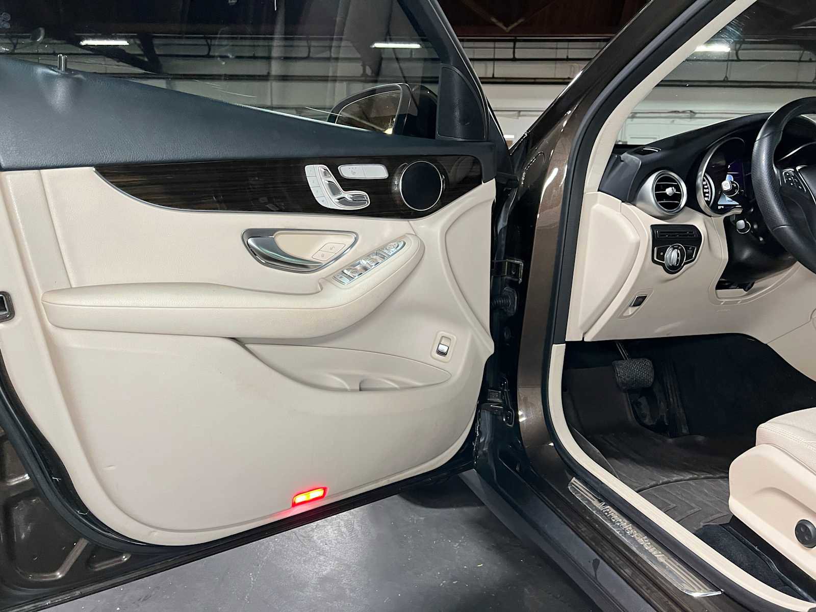 Used 2018 Mercedes-Benz GLC 300 image 19