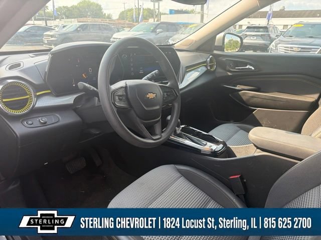 Used 2025 Chevrolet Trax LT FWD image 10