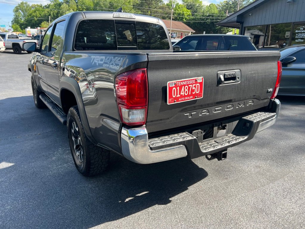 Used 2017 Toyota Tacoma TRD Off-Road image 24