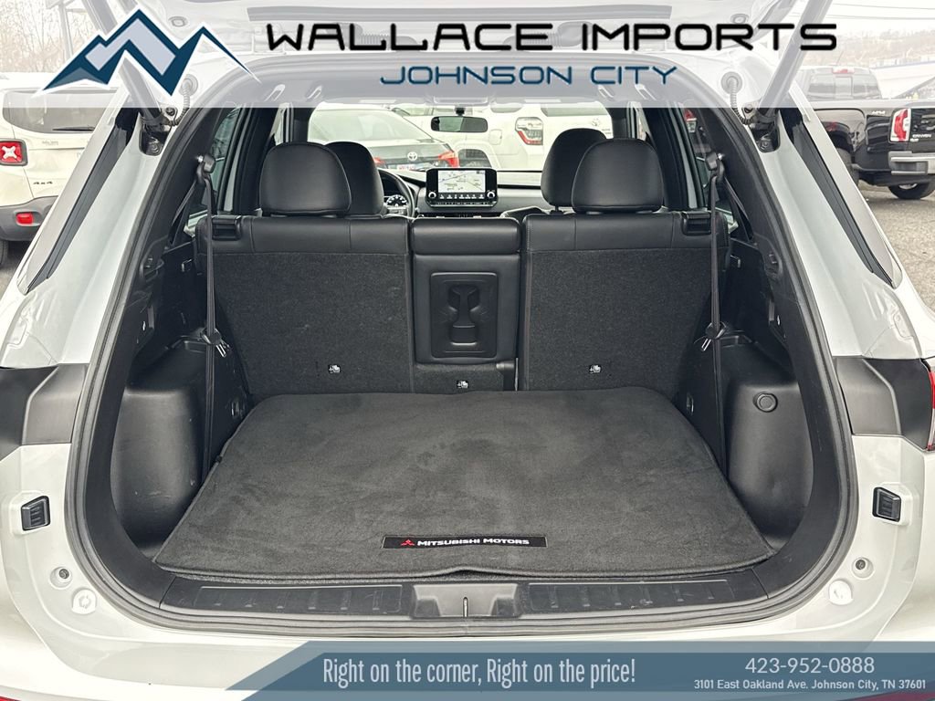 Used 2023 Mitsubishi Outlander SE Black Edition image 45