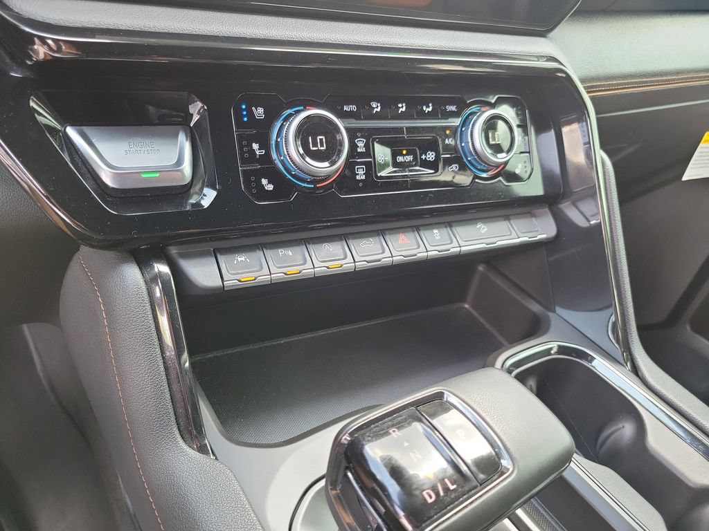 Used 2023 GMC Sierra 1500 AT4 w/ AT4 Premium Package AWD/4WD image 32