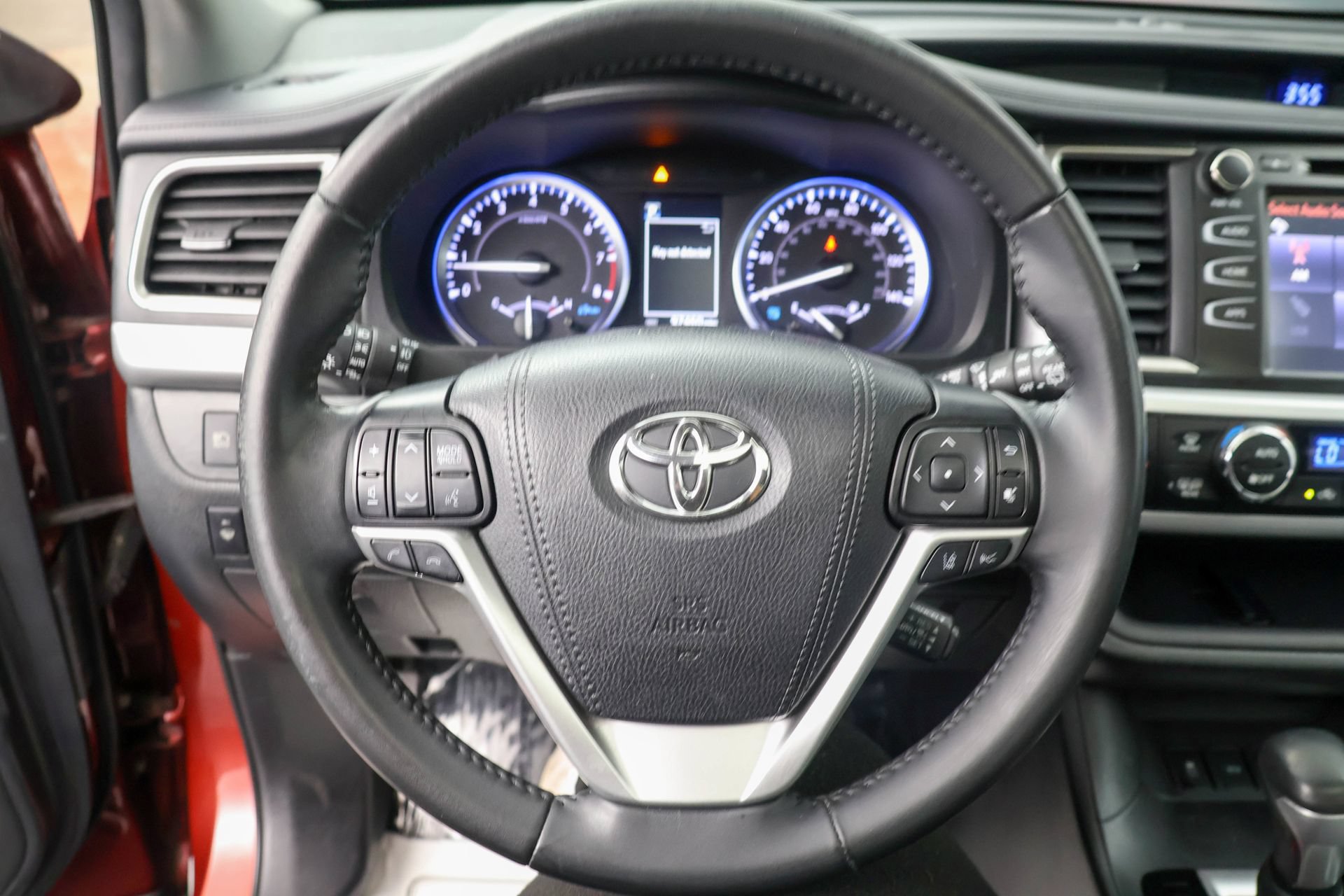 Used 2019 Toyota Highlander SE AWD/4WD image 21