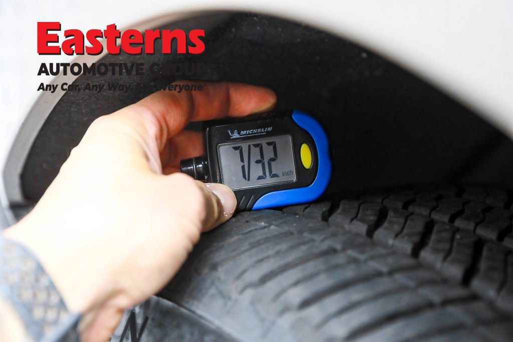 Used 2024 Cadillac Escalade Sport Platinum w/ LPO, ONYX Package image 32