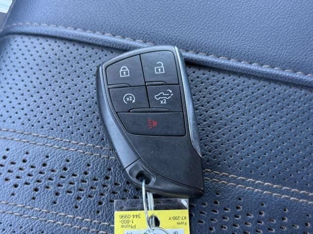 Used 2023 Chevrolet Silverado 1500 High Country w/ Technology Package AWD/4WD image 35