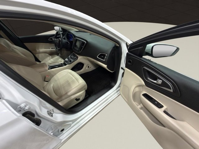 Used 2017 Chrysler 200 Limited Platinum w/ Comfort & Convenience Group image 18