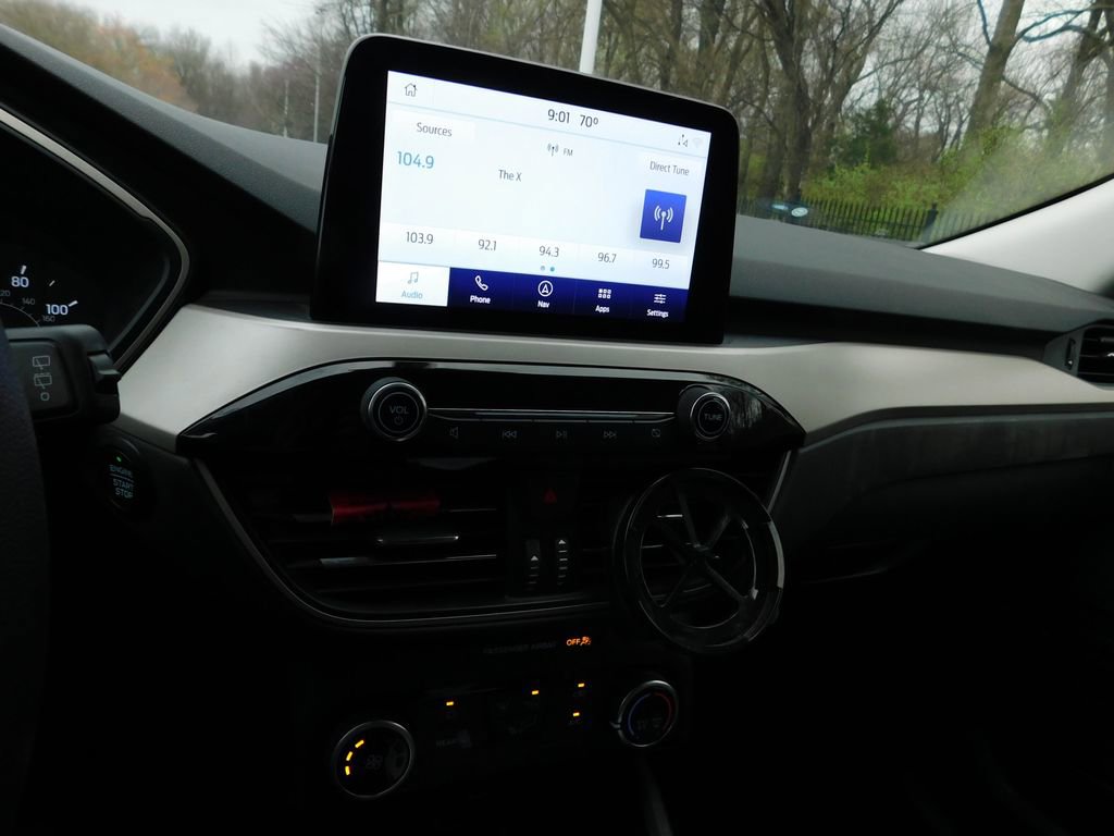 Used 2022 Ford Escape SE w/ SE Sport Appearance Package image 9