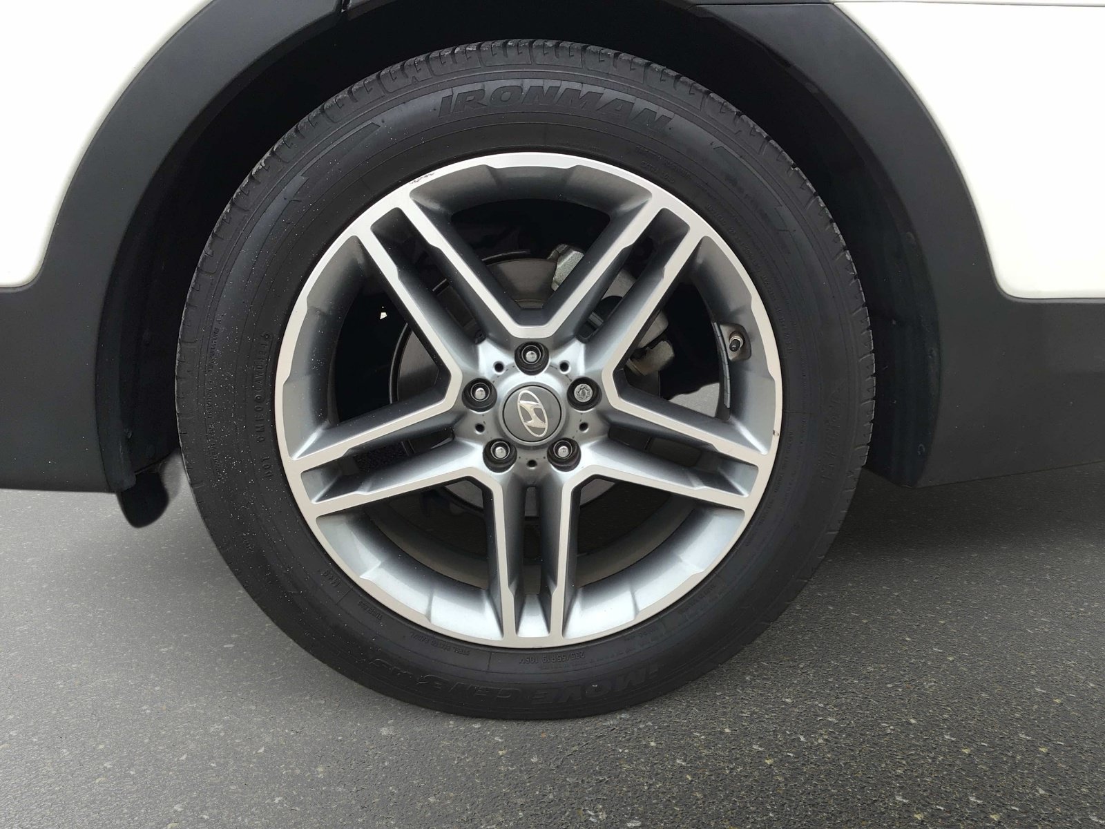 Used 2017 Hyundai Santa Fe Limited FWD image 8