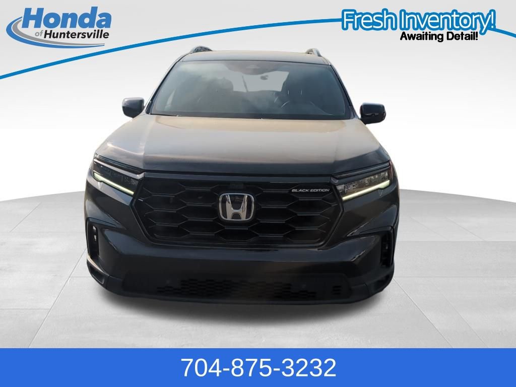 Used 2025 Honda Pilot Black Edition image 3