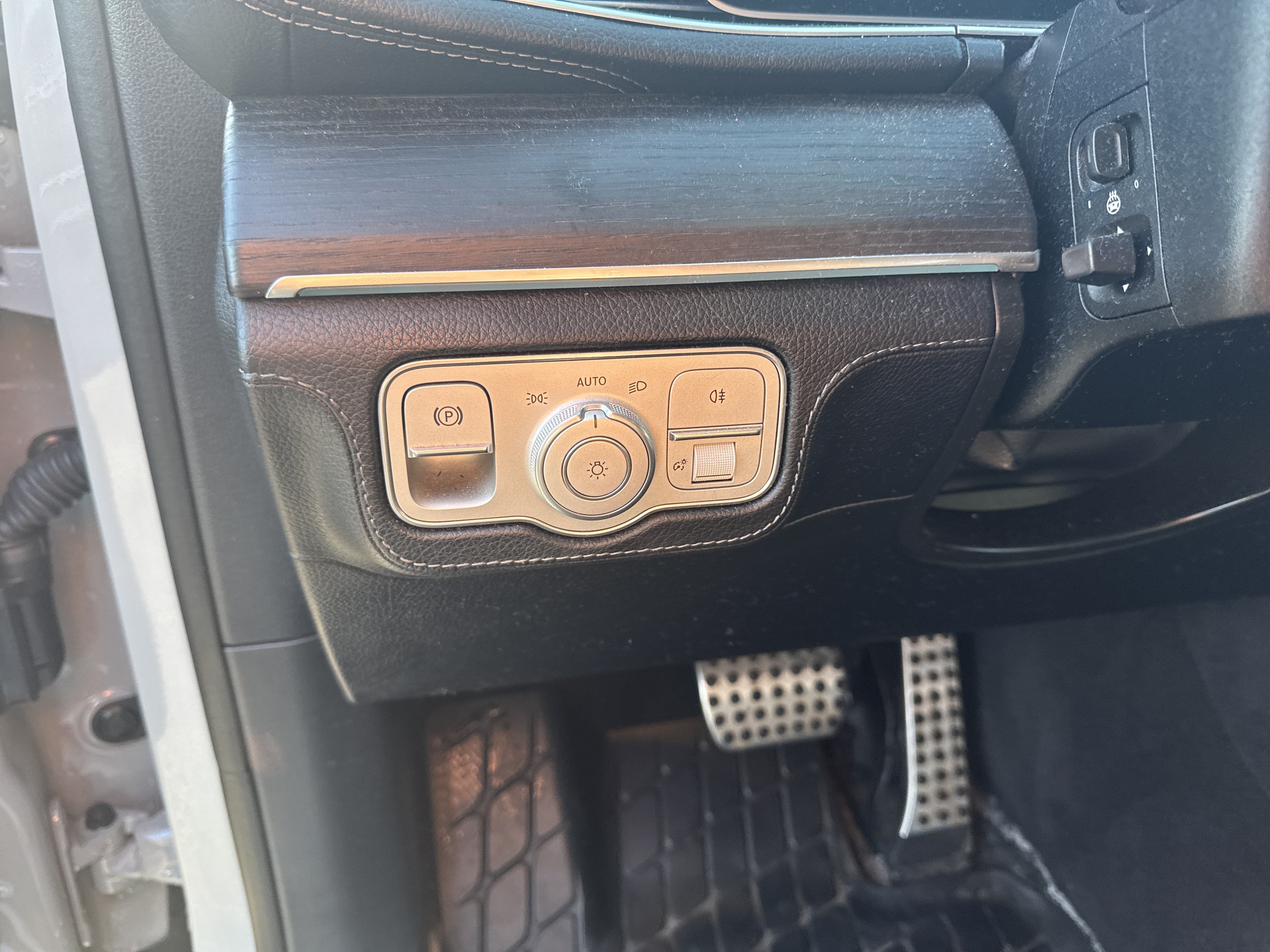 Used 2024 Mercedes-Benz GLS 450 4MATIC image 17