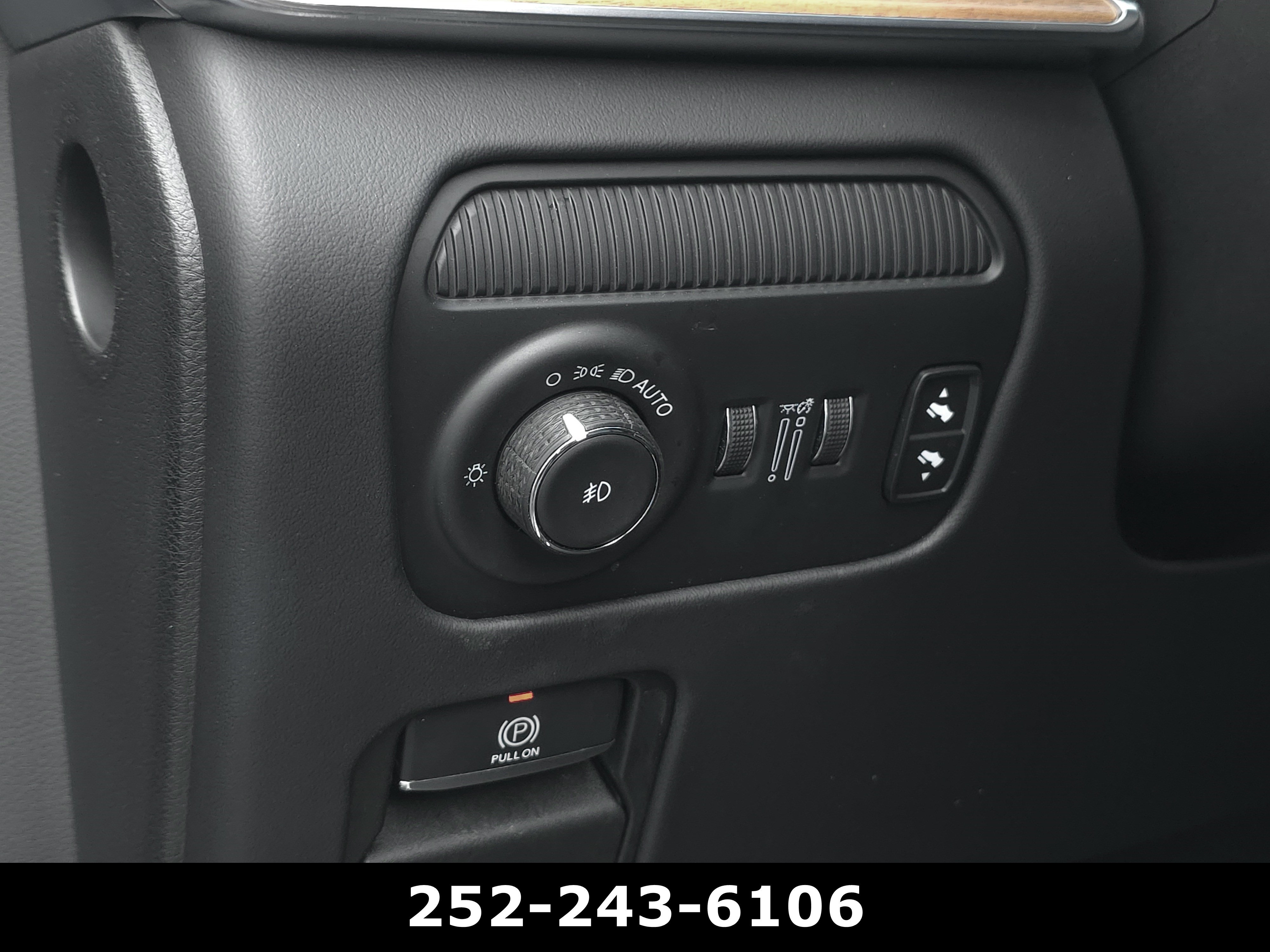 Used 2023 Jeep Grand Wagoneer Series III AWD/4WD image 34